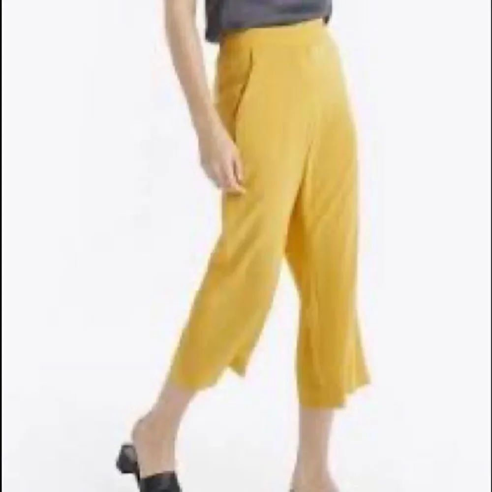 R Label The Reset Yellow Silk Wide Leg Capri Pants